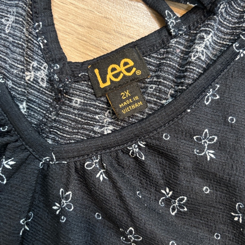 Lee plus size sleeveless blouse - Picture 3 of 6